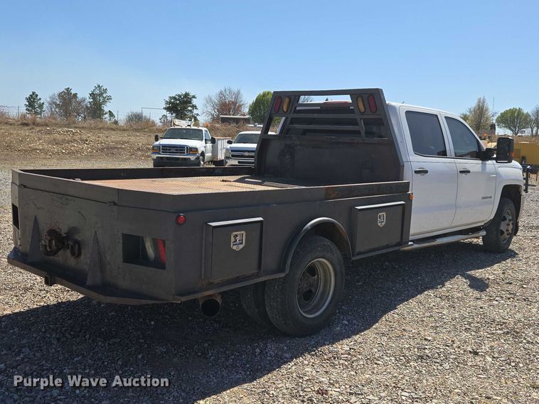 image for item ET1489 2016 Chevrolet Silverado 3500HD Crew Cab flatbed pickup truck