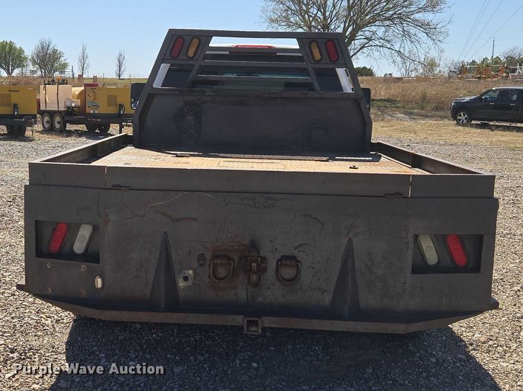 image for item ET1489 2016 Chevrolet Silverado 3500HD Crew Cab flatbed pickup truck