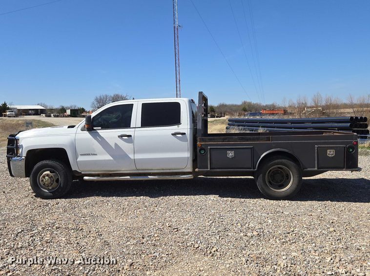 image for item ET1489 2016 Chevrolet Silverado 3500HD Crew Cab flatbed pickup truck