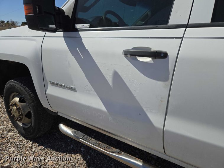 image for item ET1489 2016 Chevrolet Silverado 3500HD Crew Cab flatbed pickup truck