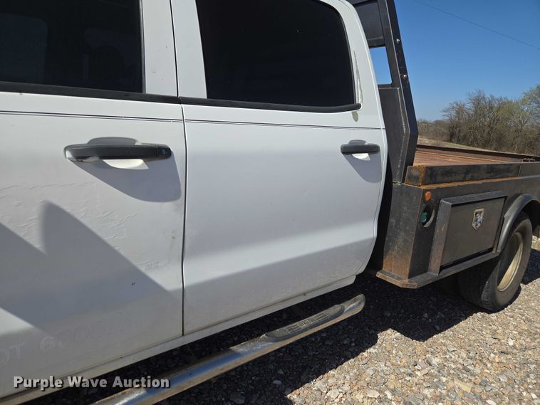 image for item ET1489 2016 Chevrolet Silverado 3500HD Crew Cab flatbed pickup truck