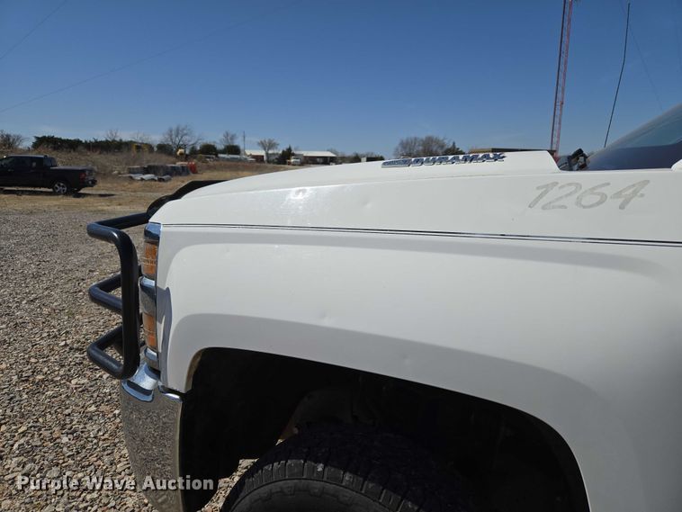 image for item ET1489 2016 Chevrolet Silverado 3500HD Crew Cab flatbed pickup truck