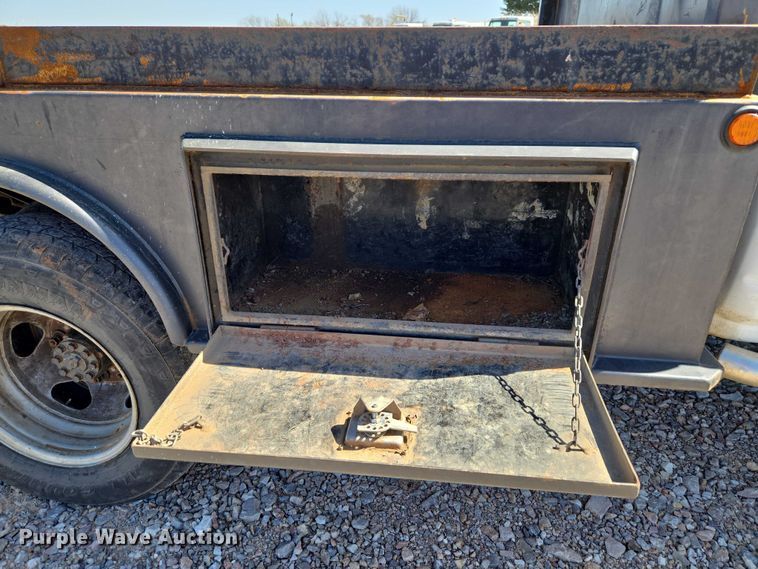 image for item ET1489 2016 Chevrolet Silverado 3500HD Crew Cab flatbed pickup truck