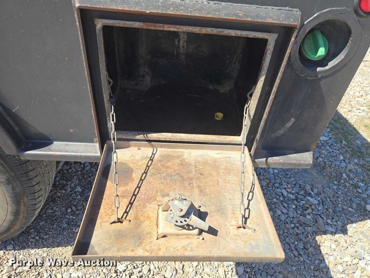 image for item ET1489 2016 Chevrolet Silverado 3500HD Crew Cab flatbed pickup truck