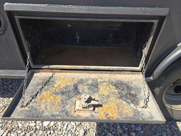 image for item ET1489 2016 Chevrolet Silverado 3500HD Crew Cab flatbed pickup truck