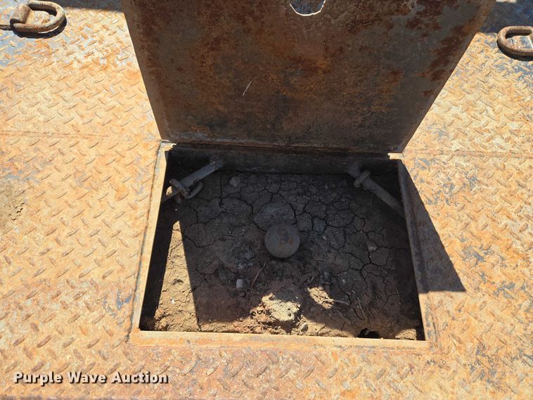 image for item ET1489 2016 Chevrolet Silverado 3500HD Crew Cab flatbed pickup truck