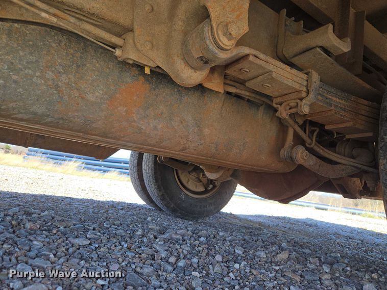 image for item ET1489 2016 Chevrolet Silverado 3500HD Crew Cab flatbed pickup truck