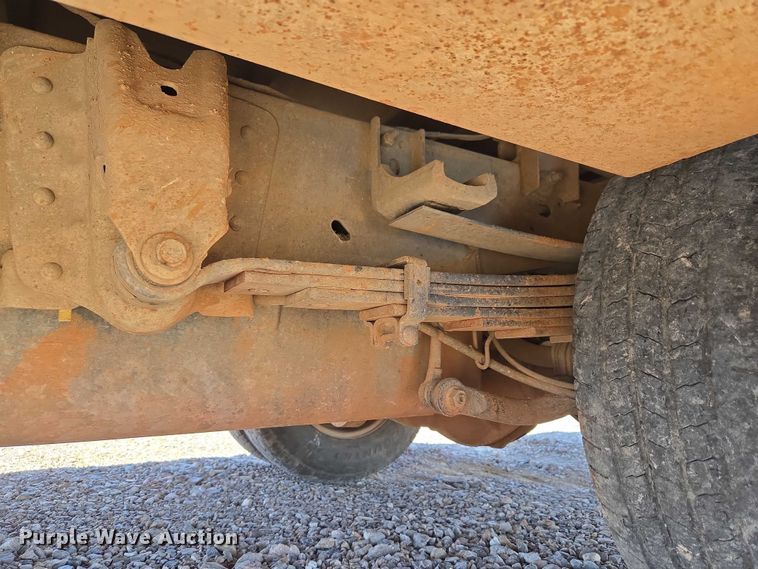 image for item ET1489 2016 Chevrolet Silverado 3500HD Crew Cab flatbed pickup truck