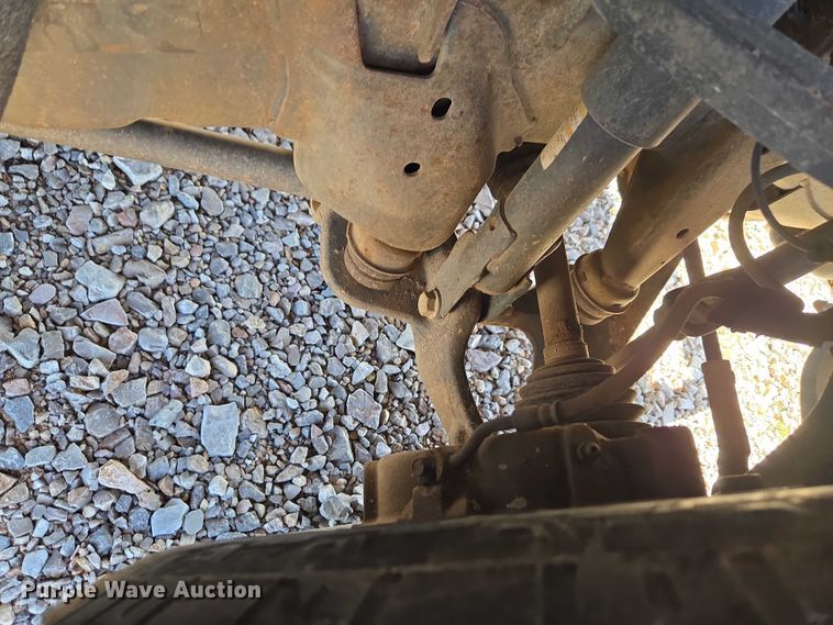 image for item ET1489 2016 Chevrolet Silverado 3500HD Crew Cab flatbed pickup truck