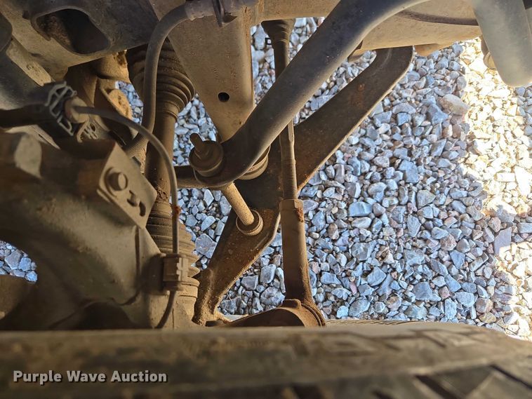 image for item ET1489 2016 Chevrolet Silverado 3500HD Crew Cab flatbed pickup truck