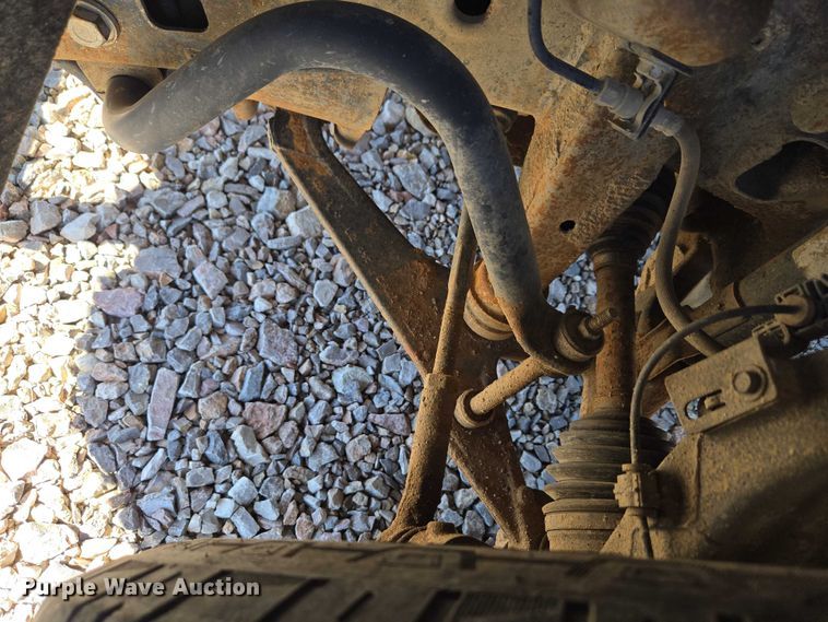 image for item ET1489 2016 Chevrolet Silverado 3500HD Crew Cab flatbed pickup truck