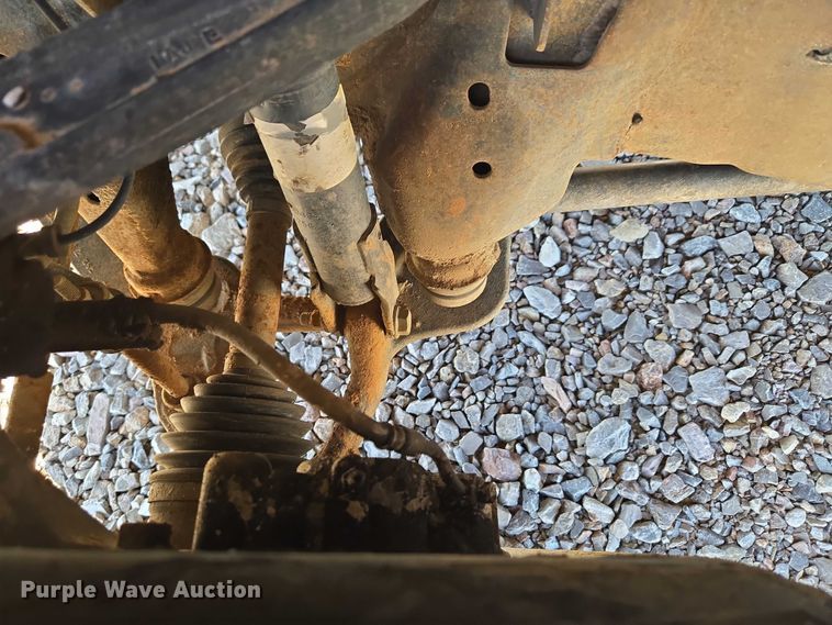 image for item ET1489 2016 Chevrolet Silverado 3500HD Crew Cab flatbed pickup truck