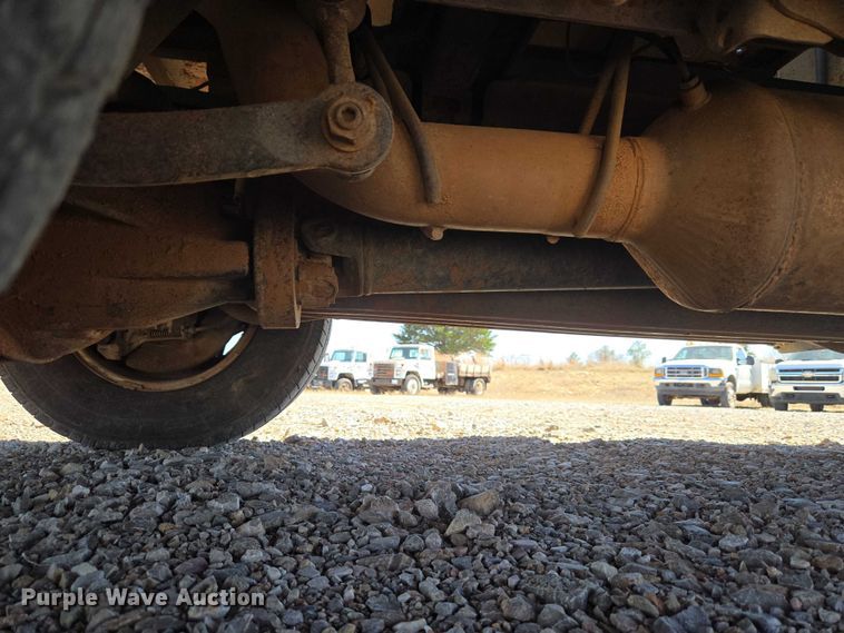 image for item ET1489 2016 Chevrolet Silverado 3500HD Crew Cab flatbed pickup truck