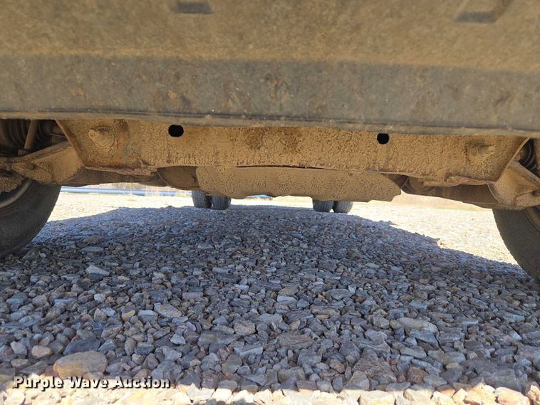 image for item ET1489 2016 Chevrolet Silverado 3500HD Crew Cab flatbed pickup truck