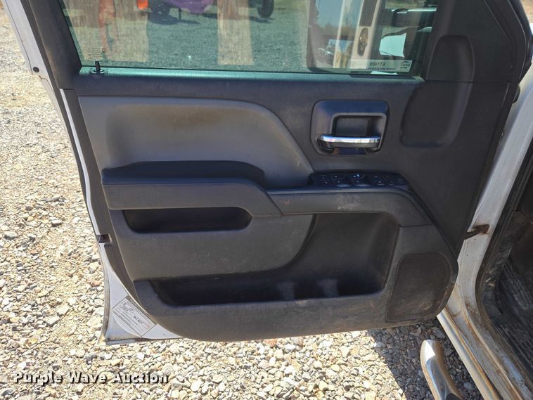 image for item ET1489 2016 Chevrolet Silverado 3500HD Crew Cab flatbed pickup truck