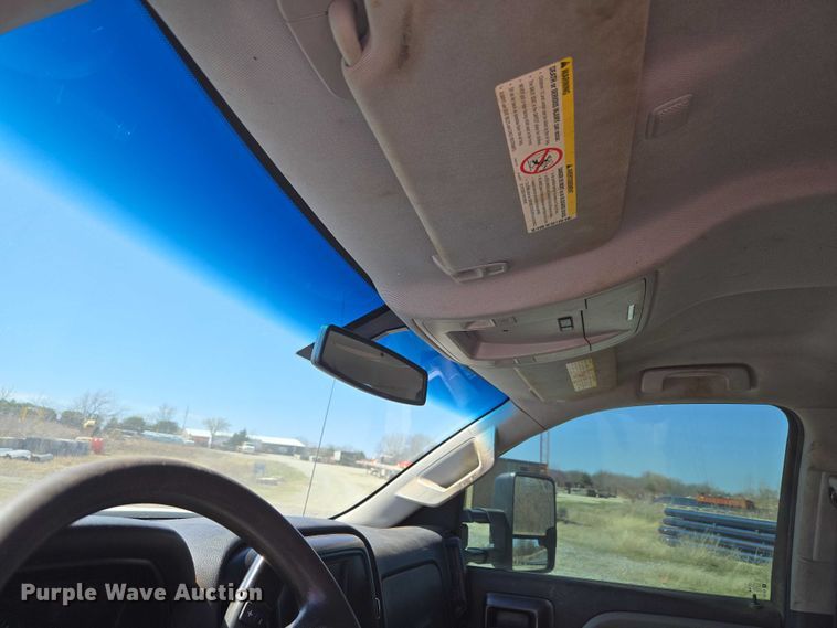 image for item ET1489 2016 Chevrolet Silverado 3500HD Crew Cab flatbed pickup truck