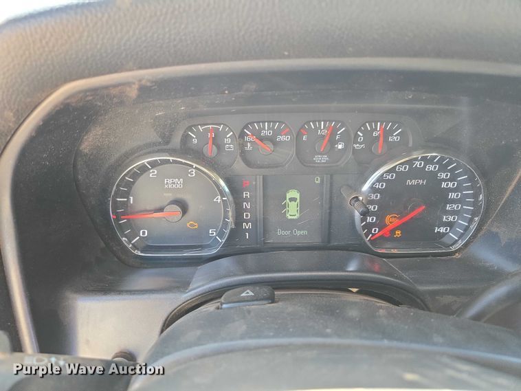 image for item ET1489 2016 Chevrolet Silverado 3500HD Crew Cab flatbed pickup truck