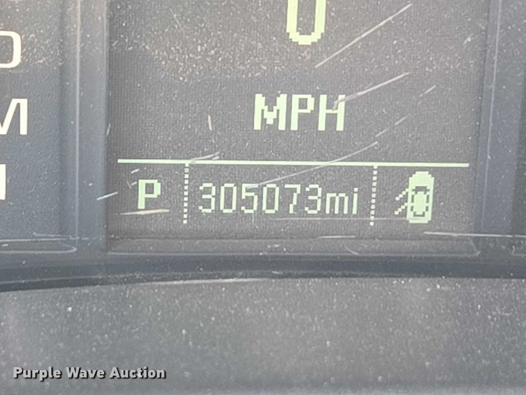 image for item ET1489 2016 Chevrolet Silverado 3500HD Crew Cab flatbed pickup truck