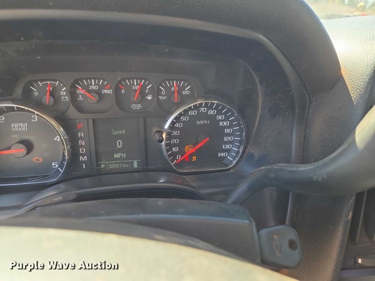 image for item ET1489 2016 Chevrolet Silverado 3500HD Crew Cab flatbed pickup truck