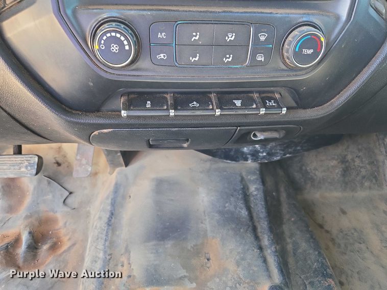 image for item ET1489 2016 Chevrolet Silverado 3500HD Crew Cab flatbed pickup truck