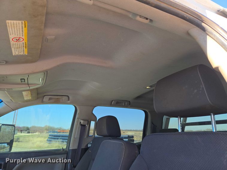 image for item ET1489 2016 Chevrolet Silverado 3500HD Crew Cab flatbed pickup truck