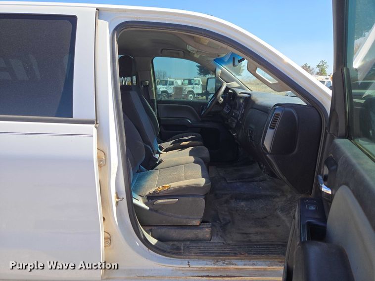 image for item ET1489 2016 Chevrolet Silverado 3500HD Crew Cab flatbed pickup truck