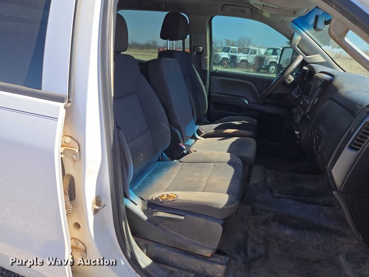 image for item ET1489 2016 Chevrolet Silverado 3500HD Crew Cab flatbed pickup truck