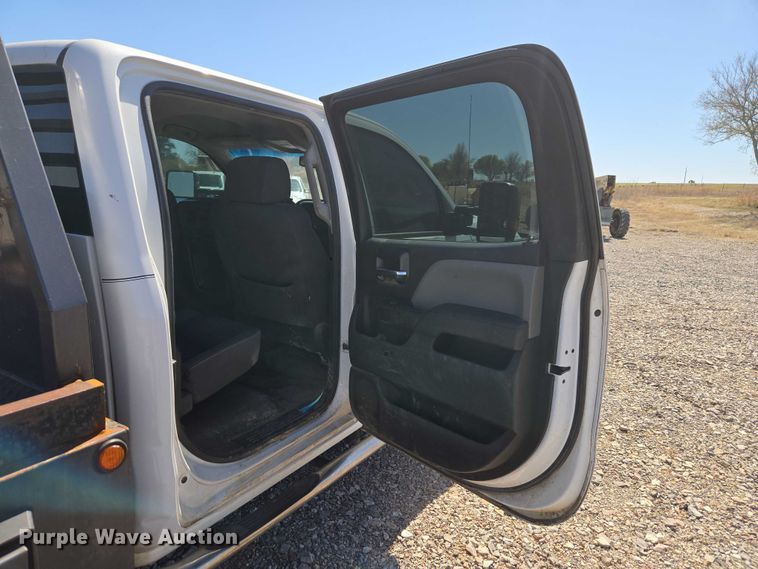 image for item ET1489 2016 Chevrolet Silverado 3500HD Crew Cab flatbed pickup truck