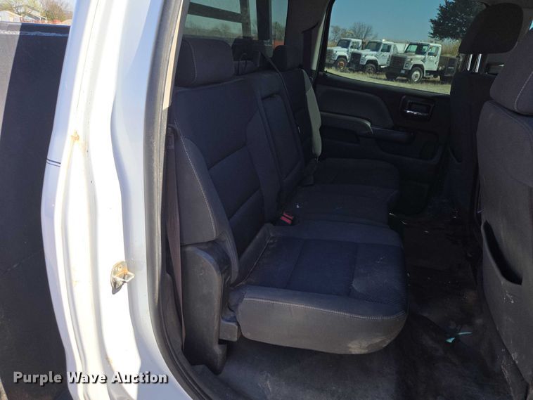 image for item ET1489 2016 Chevrolet Silverado 3500HD Crew Cab flatbed pickup truck