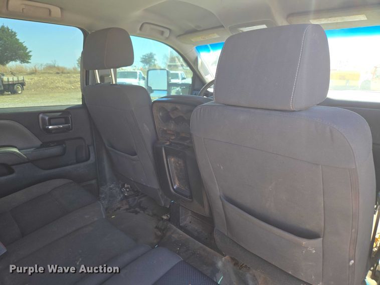 image for item ET1489 2016 Chevrolet Silverado 3500HD Crew Cab flatbed pickup truck