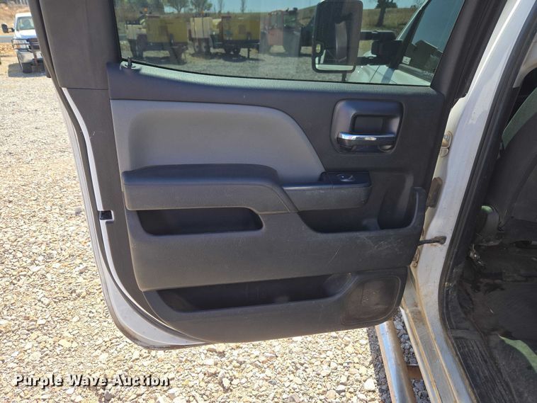 image for item ET1489 2016 Chevrolet Silverado 3500HD Crew Cab flatbed pickup truck