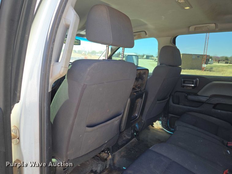 image for item ET1489 2016 Chevrolet Silverado 3500HD Crew Cab flatbed pickup truck