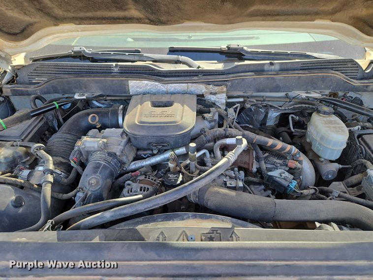 image for item ET1489 2016 Chevrolet Silverado 3500HD Crew Cab flatbed pickup truck