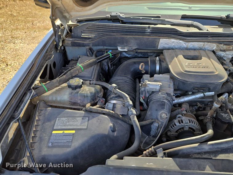 image for item ET1489 2016 Chevrolet Silverado 3500HD Crew Cab flatbed pickup truck