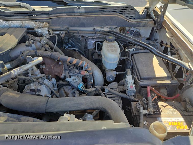 image for item ET1489 2016 Chevrolet Silverado 3500HD Crew Cab flatbed pickup truck