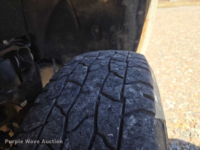 image for item ET1489 2016 Chevrolet Silverado 3500HD Crew Cab flatbed pickup truck