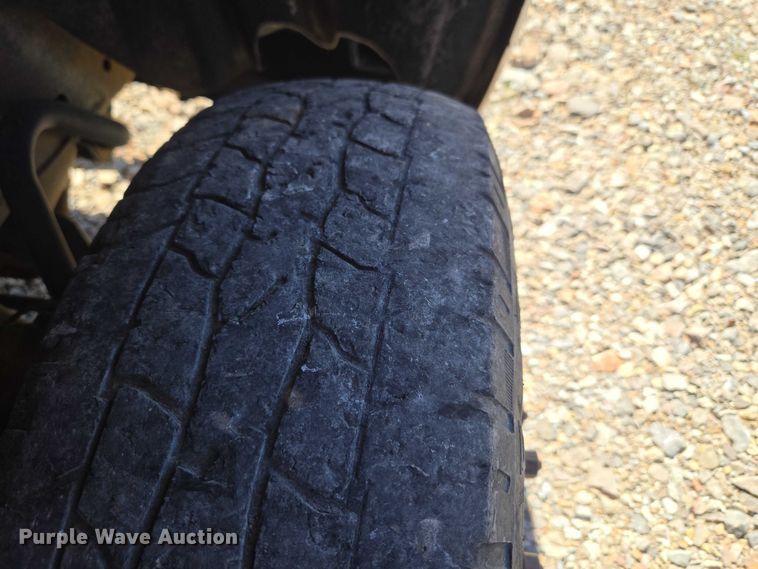 image for item ET1489 2016 Chevrolet Silverado 3500HD Crew Cab flatbed pickup truck