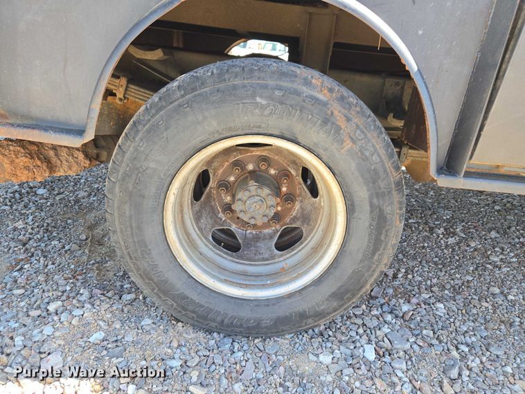 image for item ET1489 2016 Chevrolet Silverado 3500HD Crew Cab flatbed pickup truck