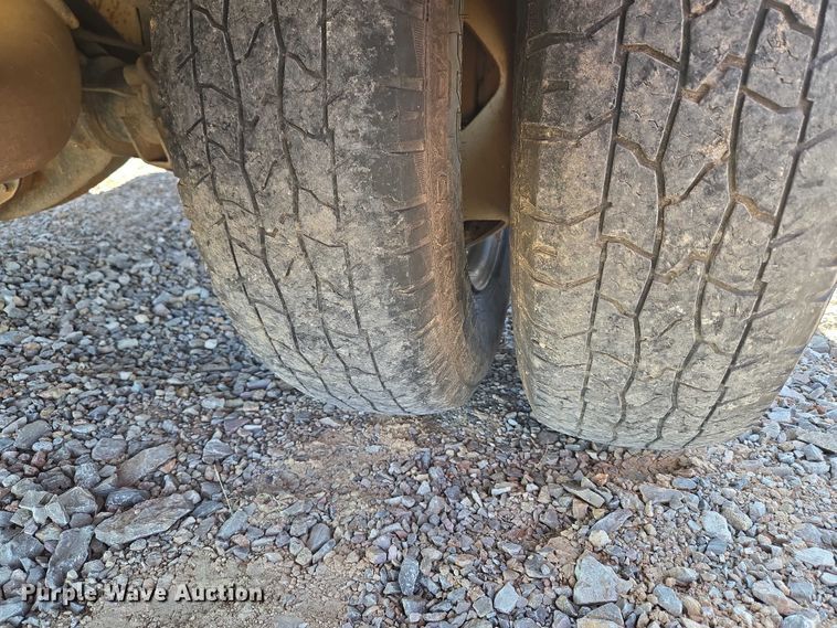 image for item ET1489 2016 Chevrolet Silverado 3500HD Crew Cab flatbed pickup truck