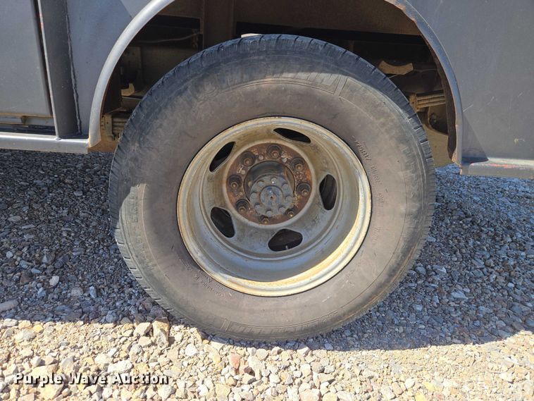 image for item ET1489 2016 Chevrolet Silverado 3500HD Crew Cab flatbed pickup truck