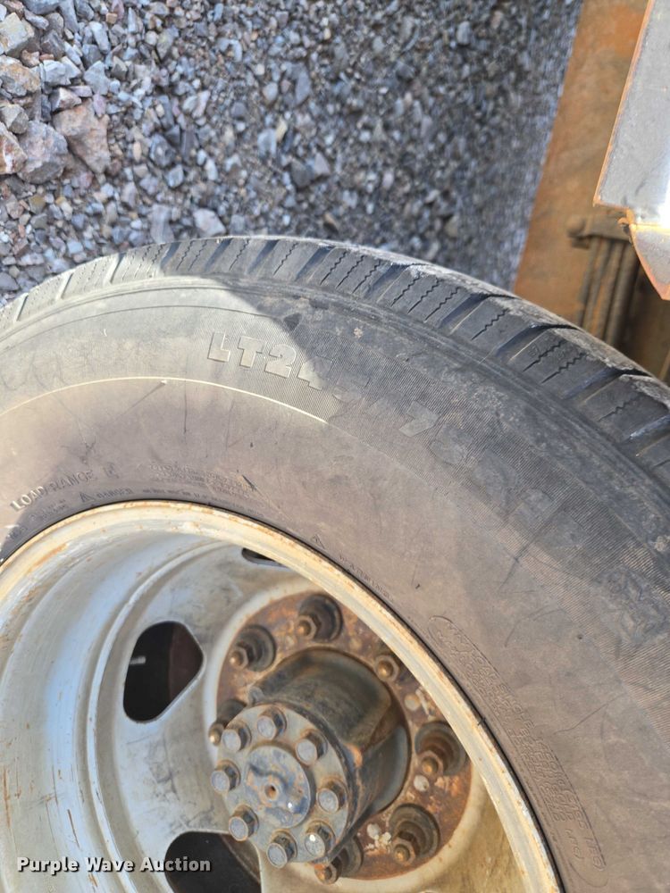 image for item ET1489 2016 Chevrolet Silverado 3500HD Crew Cab flatbed pickup truck