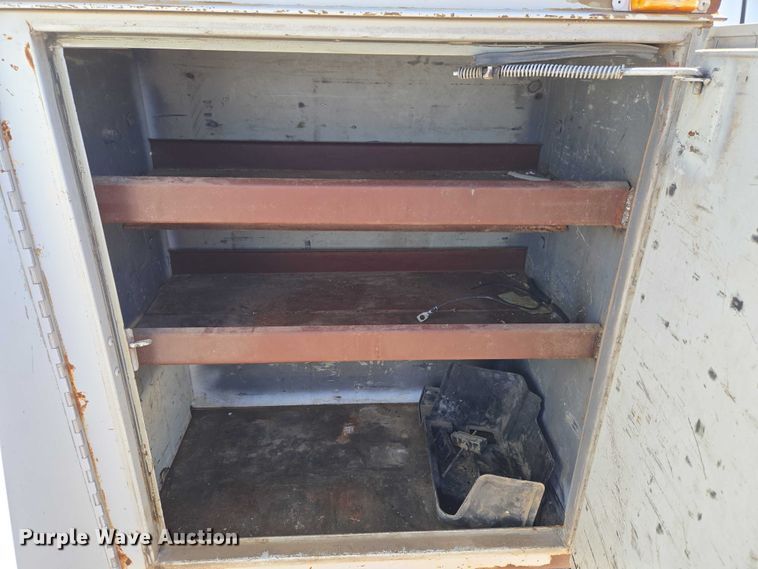 image for item ET1490 2001 Ford F450 Super Duty XL utility / service truck