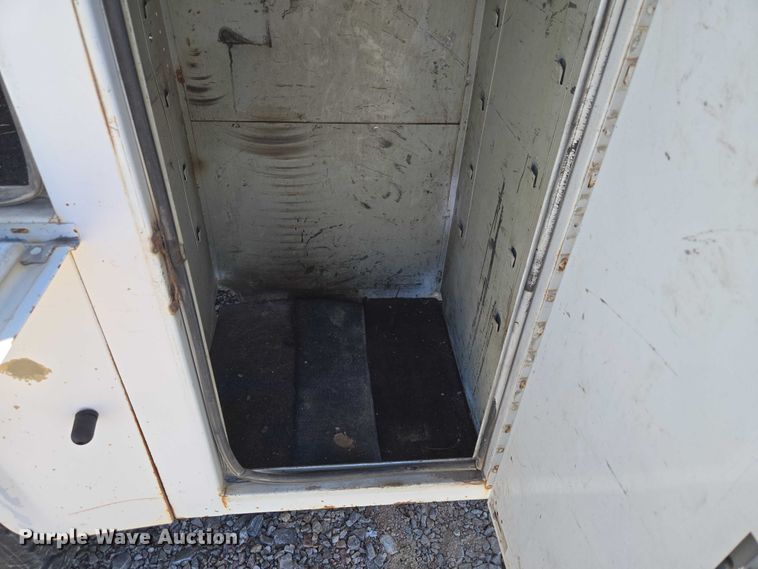 image for item ET1490 2001 Ford F450 Super Duty XL utility / service truck