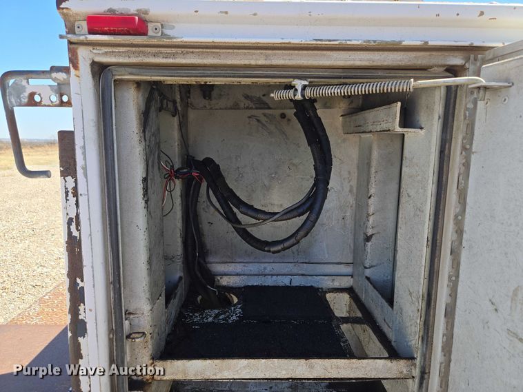 image for item ET1490 2001 Ford F450 Super Duty XL utility / service truck