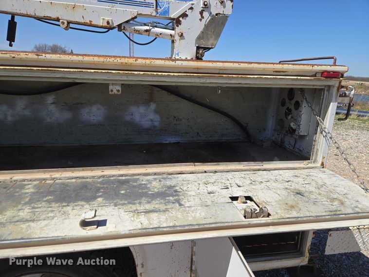 image for item ET1490 2001 Ford F450 Super Duty XL utility / service truck