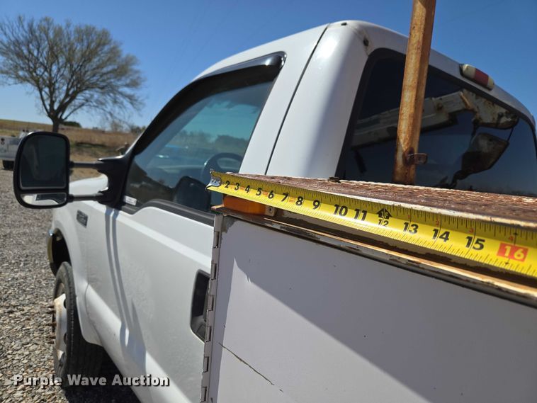 image for item ET1490 2001 Ford F450 Super Duty XL utility / service truck