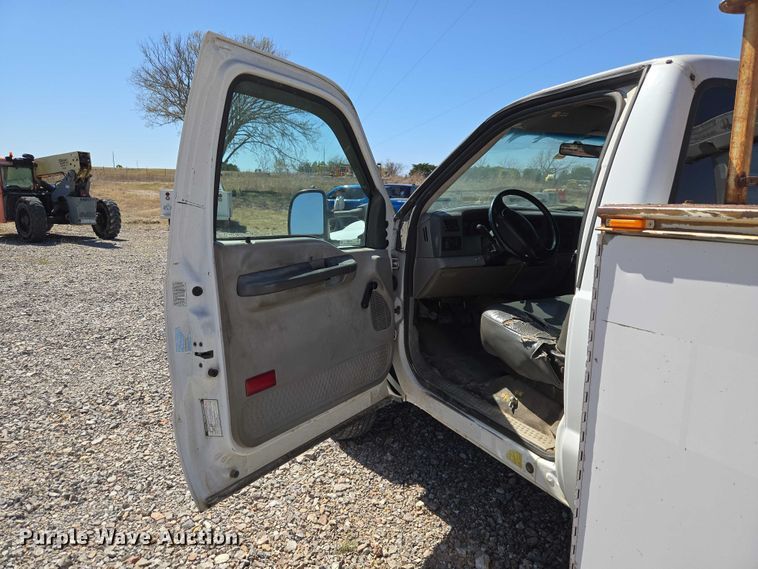 image for item ET1490 2001 Ford F450 Super Duty XL utility / service truck