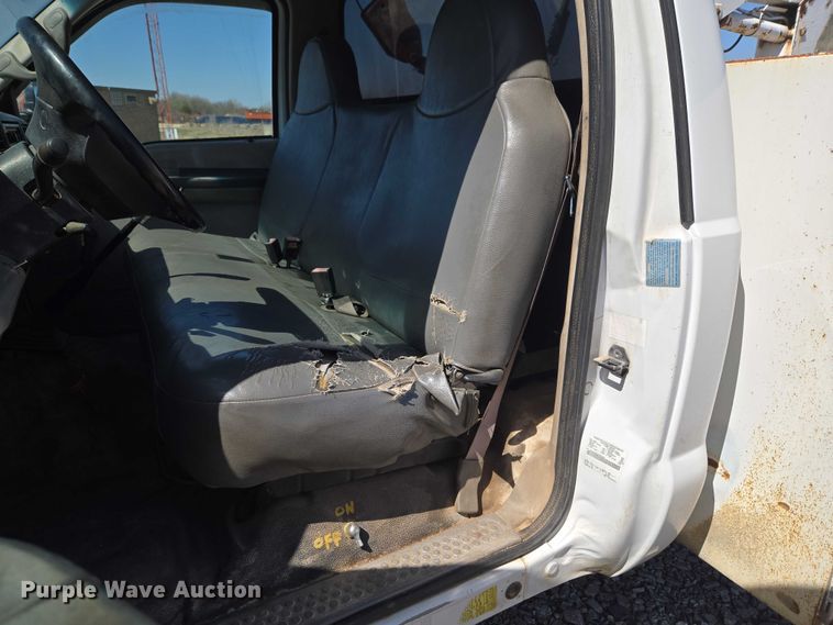 image for item ET1490 2001 Ford F450 Super Duty XL utility / service truck