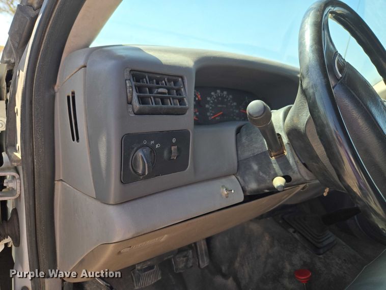 image for item ET1490 2001 Ford F450 Super Duty XL utility / service truck