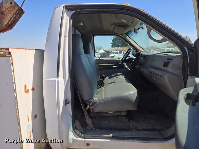 image for item ET1490 2001 Ford F450 Super Duty XL utility / service truck